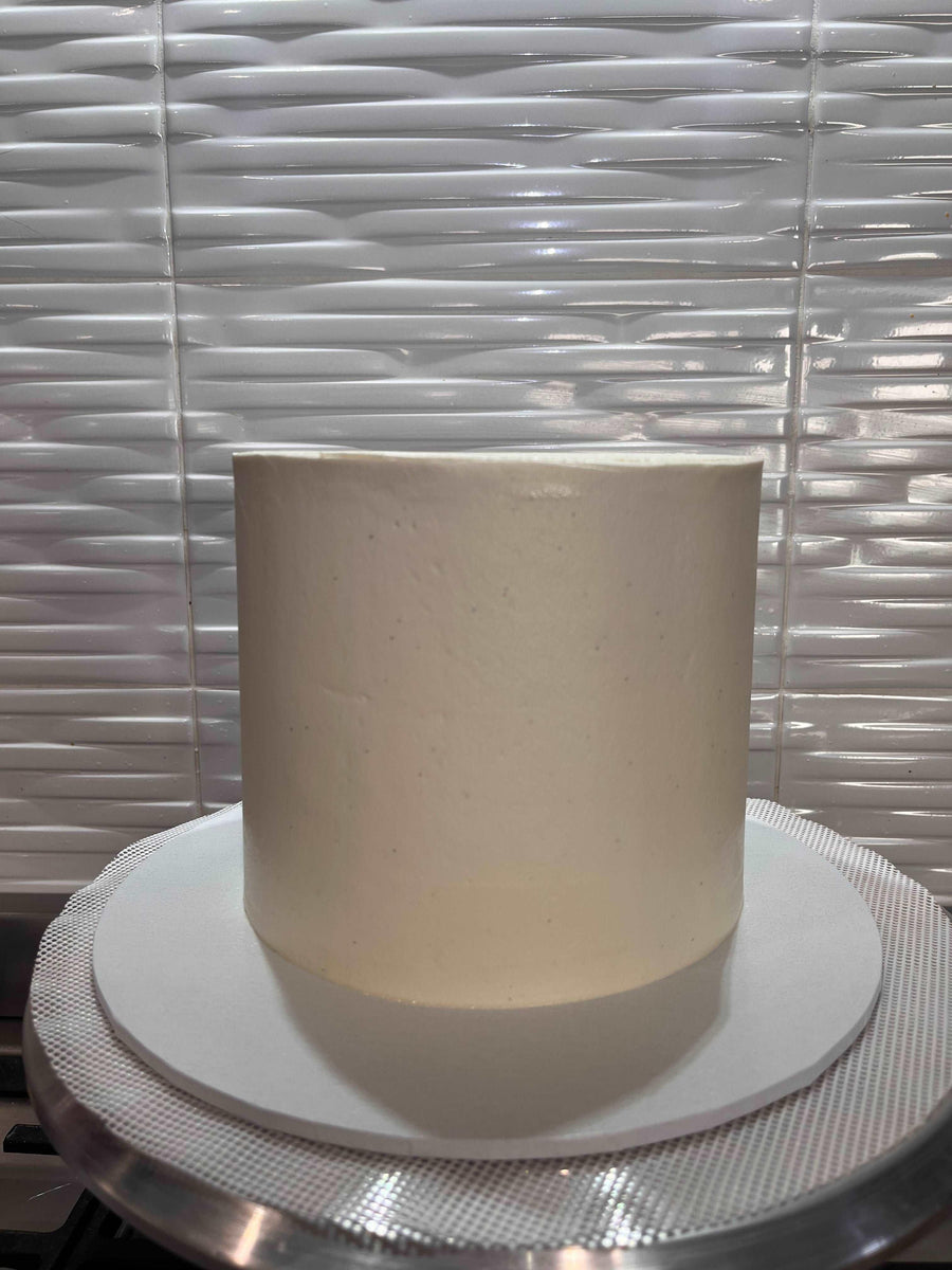 Decorate your own cake, Blank cake ready to be decorated, perfect for creative birthday parties and DIY cake decorating experiences.