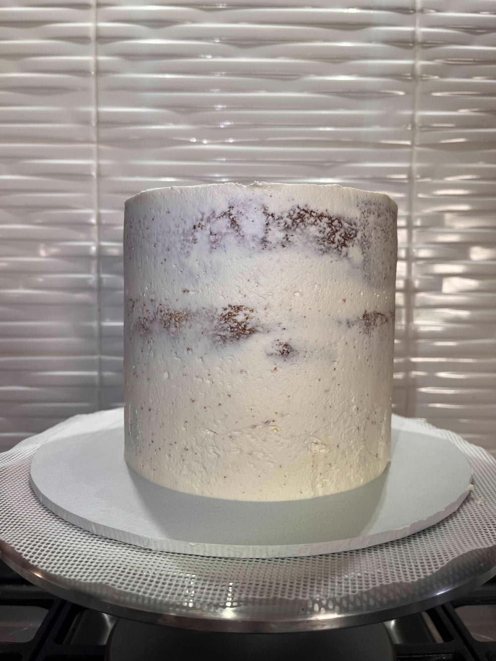 Decorate your own cake semi naked, Blank semi-naked cake, perfect for creative birthday decorations with a rustic, minimalistic design, ideal for customizing for any celebration.