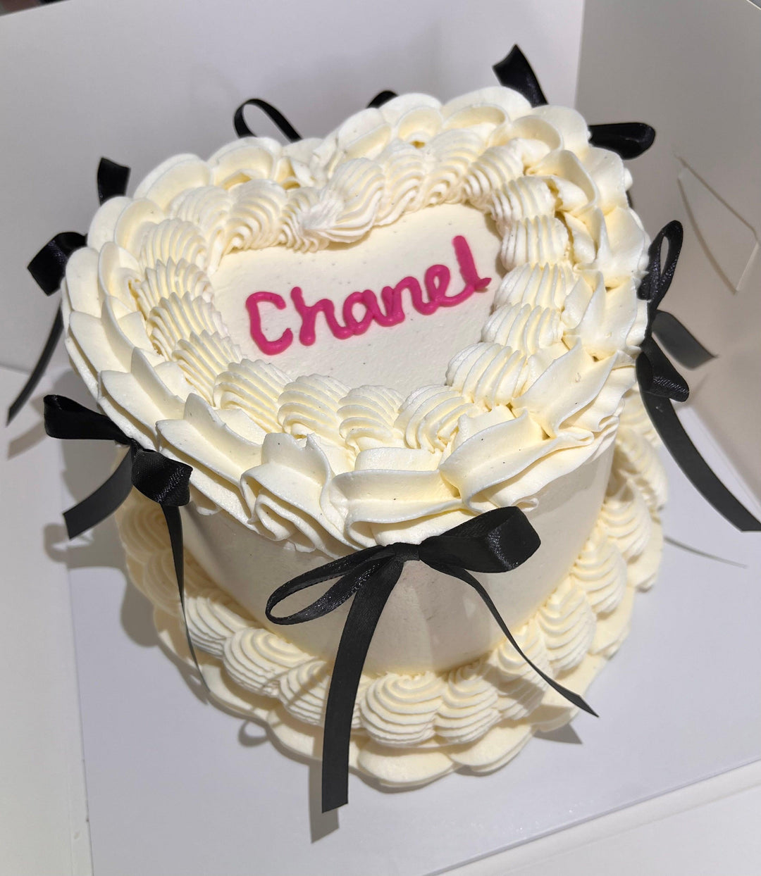 Bow Cakes