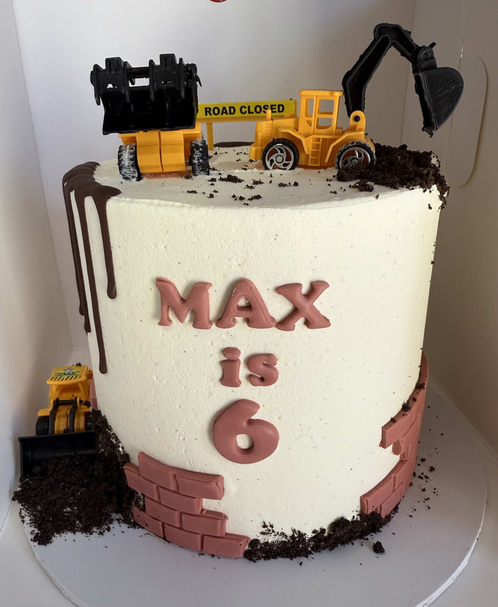 Construction cake with diggers