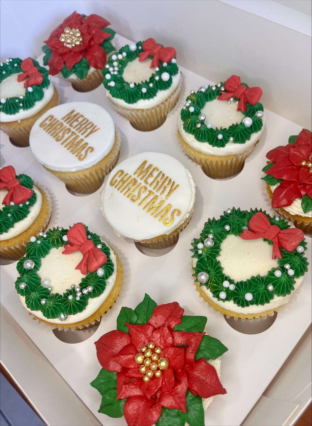 Premium Merry Christmas Cupcakes